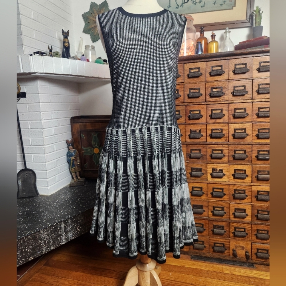 Lela Rose Sleeveless Contrast Fit And Flare Midi Dress Size Medium